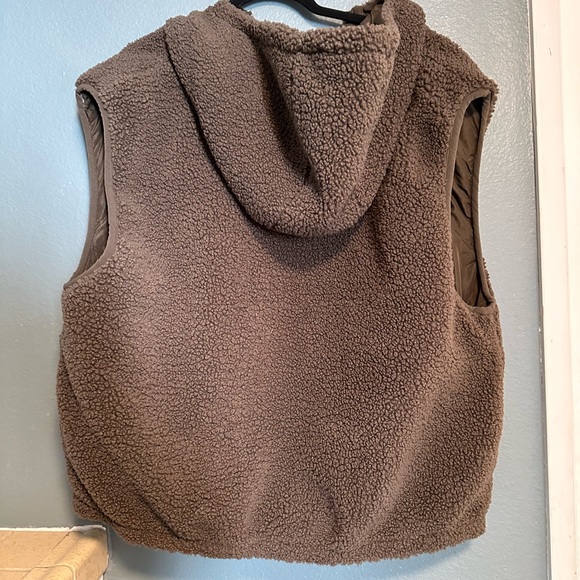 Vest - Picture 4 of 4